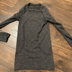 Lululemon dark grey swiftly tech 2.0 long sleeve size 0-2
